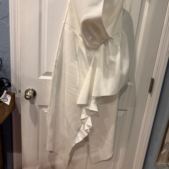 Elliatt Reception Dress in Ivory - Size Large - Picture 5 of 5